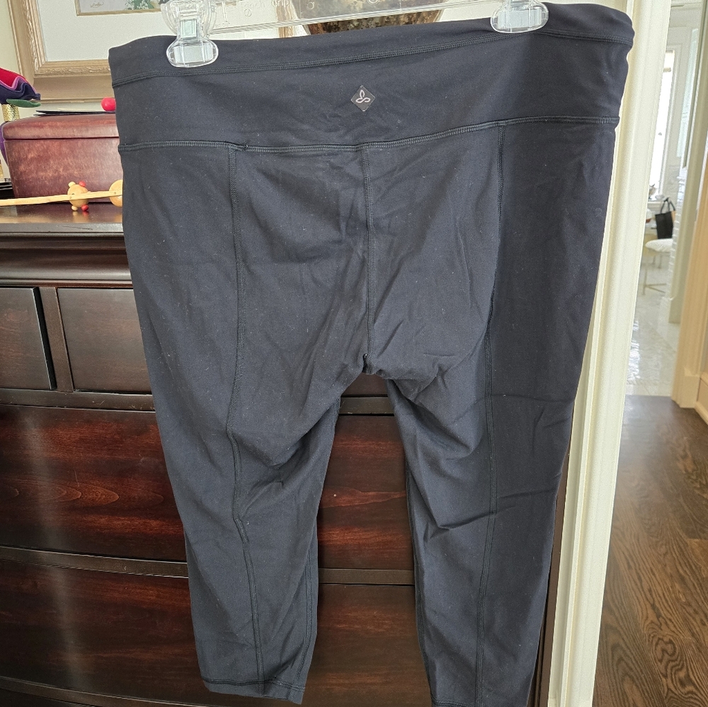 PRANA Capri Leggings. Xl. Black - Picture 2 of 5